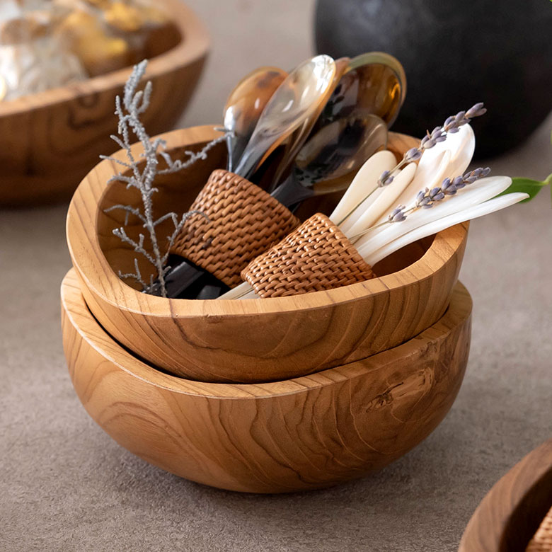 バリ雑貨のなかでもとても人気のあるチークウッドで出来たナチュラルなウッドボウル