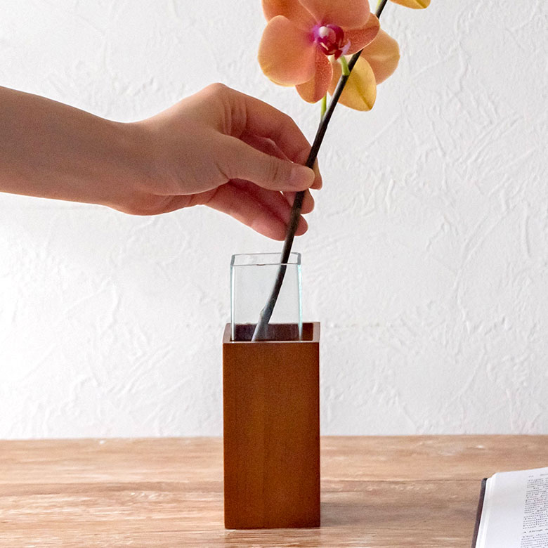 ガラスとウッドの一輪挿し