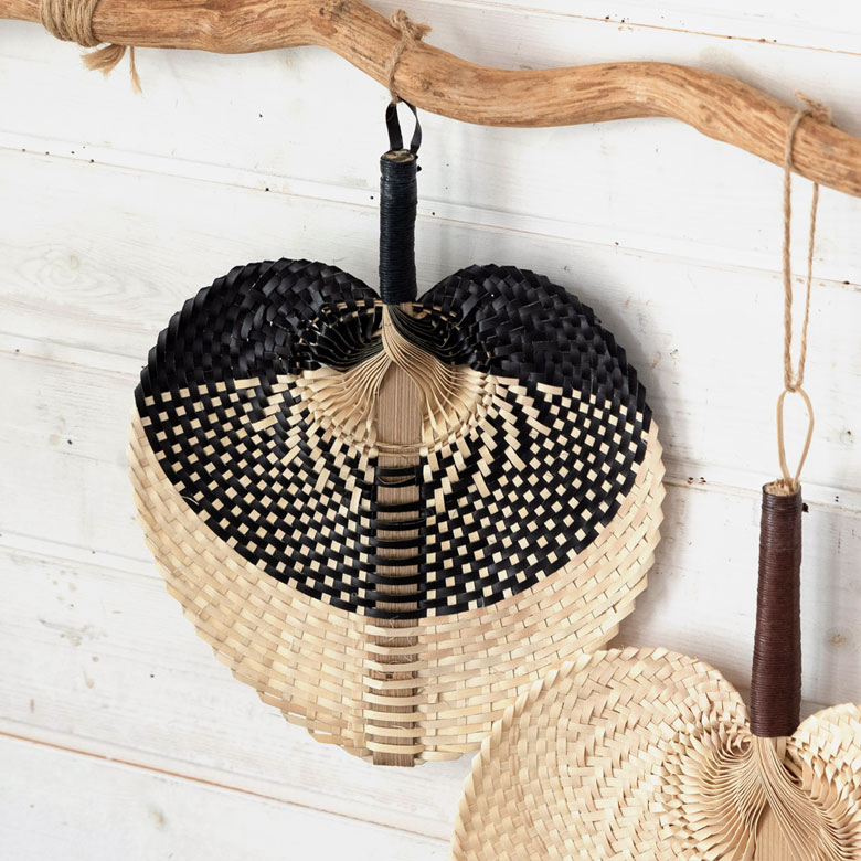 オーナメントのように吊り下げてインテリアに