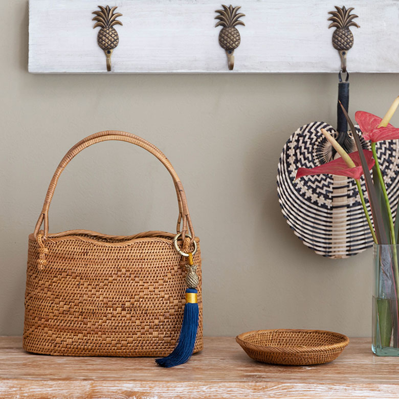 バッグにはひし形の模様が入っています。