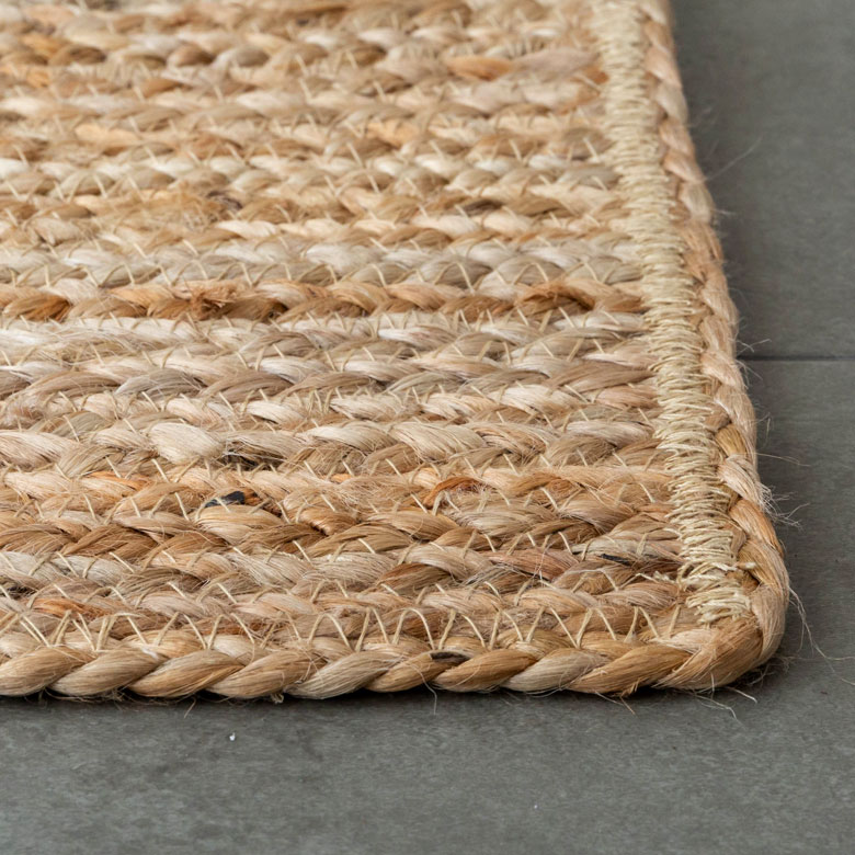 インドの職人さんによるハンドメイドで作られています