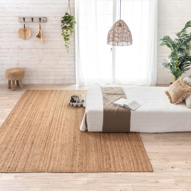 ラフな雰囲気がこなれ感をつくるジュートラグ