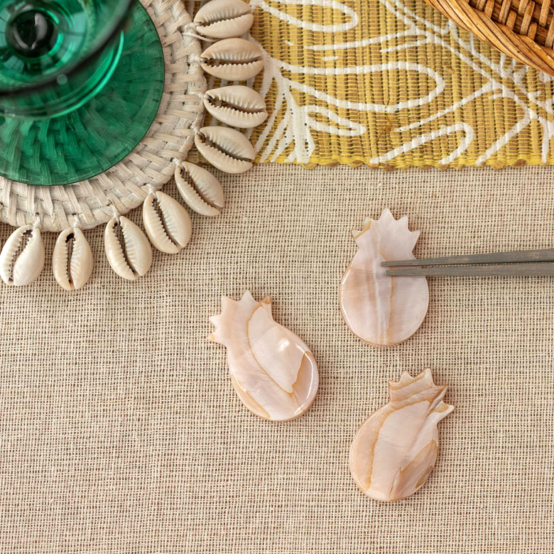 天然のシェルのため、同じ商品であっても色や柄の見え方が違うのも魅力