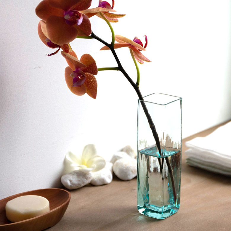 ガラスの四角い一輪挿し