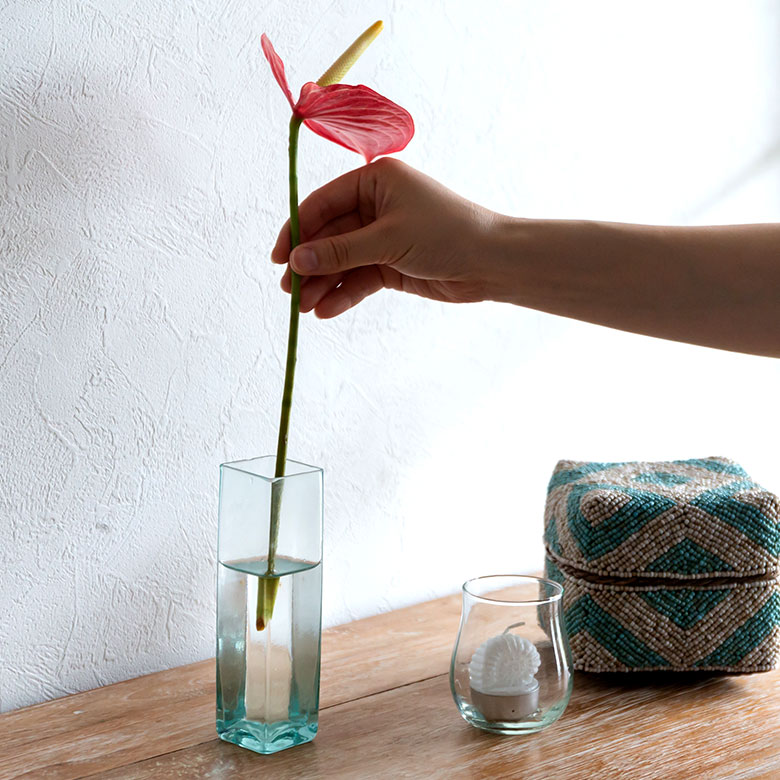 ガラスの四角い一輪挿し