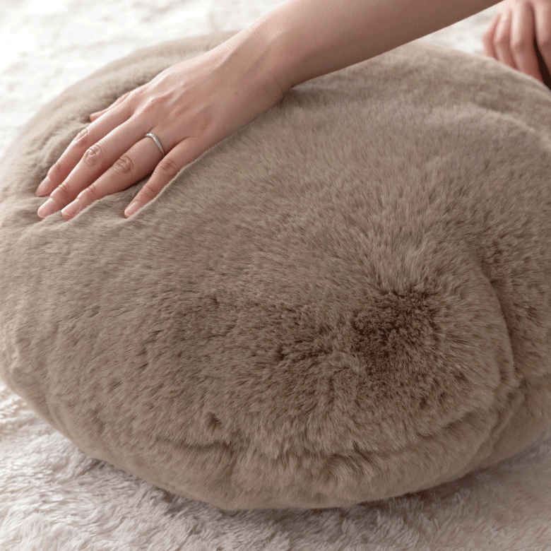 肌触りにこだわった、フェイクラビットファー