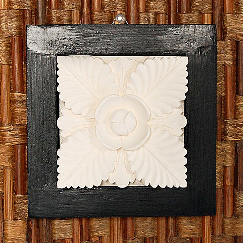 立体的なお花のストーンレリーフ