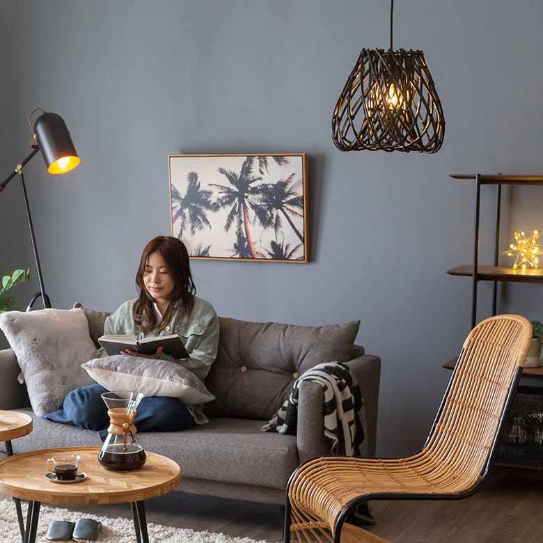 自然素材ならではの素朴な雰囲気のランプシェード