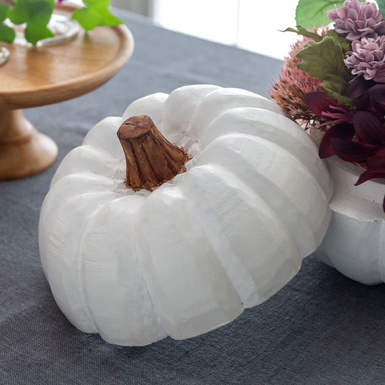 バリの職人による手彫りの温かみが伝わるオブジェ。