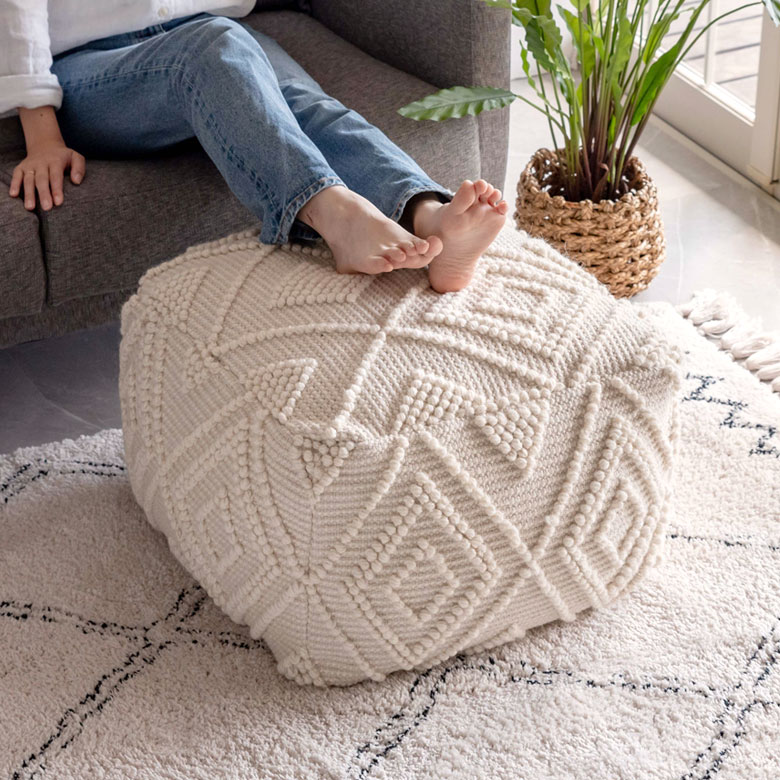 足を置いてオットマンとしても使える