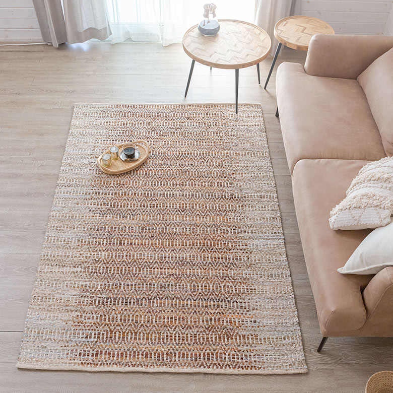 リビングやダイニングやベッドルームで活躍のラグ