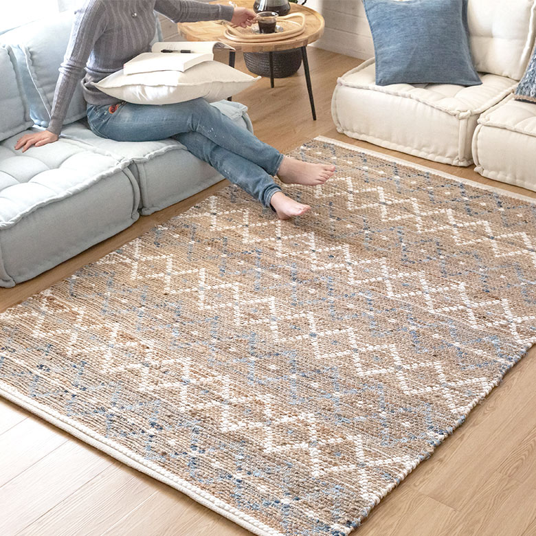 リビングやダイニングやベッドルームで活躍のラグ