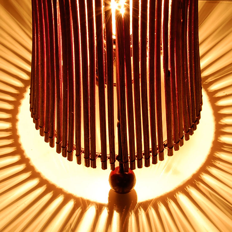 幾何学模様の光があふれる