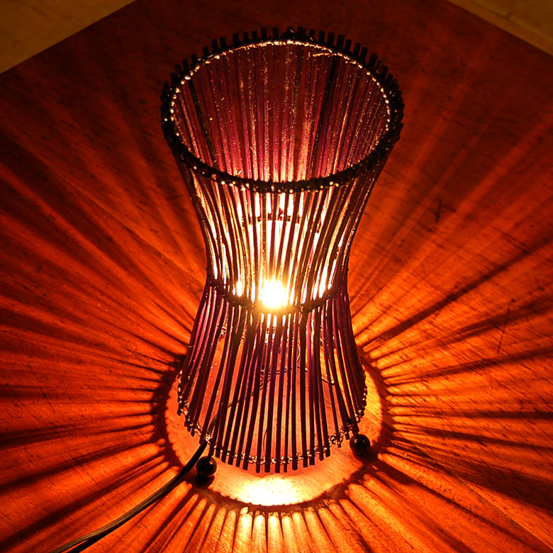 幾何学模様の光があふれる