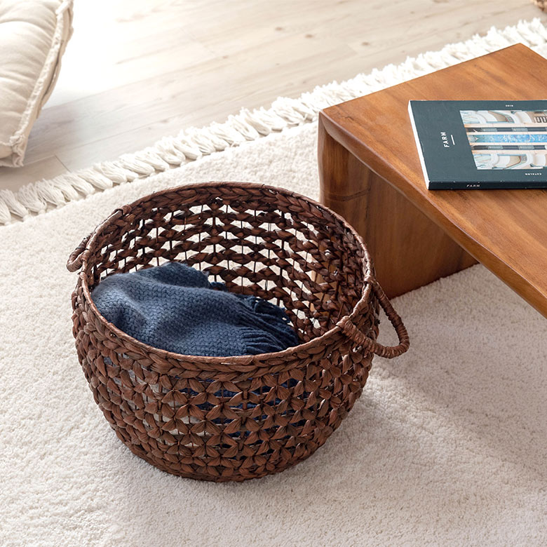 玄関でスリッパ入れにしても素敵