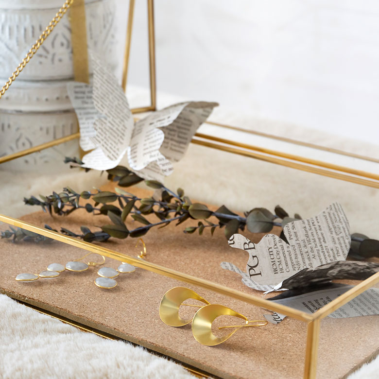 お気に入りのアクセサリーを、ディスプレイするように飾りながら収納することができます。