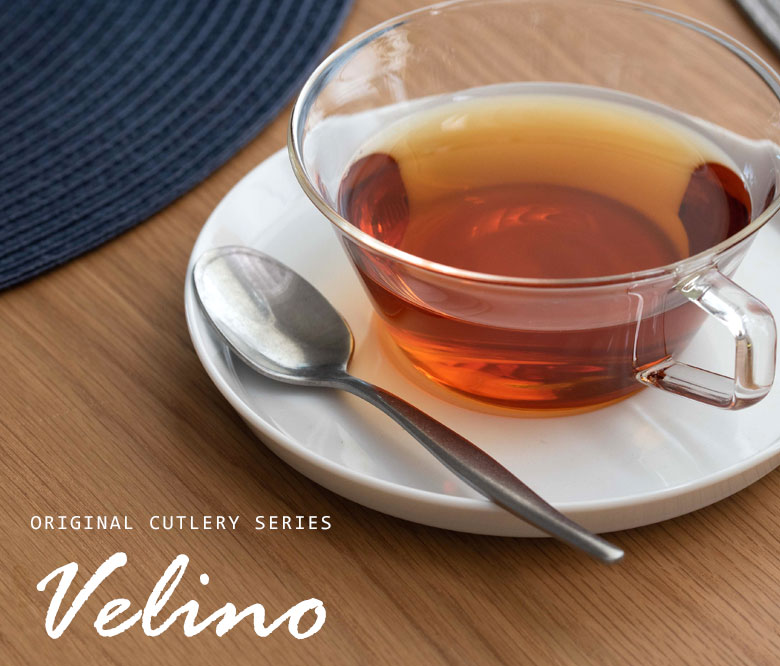 マットな質感のカトラリー