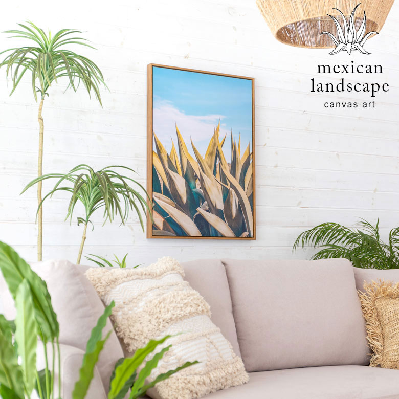 フレームはウッド調で、カジュアル過ぎず洗練された雰囲気に