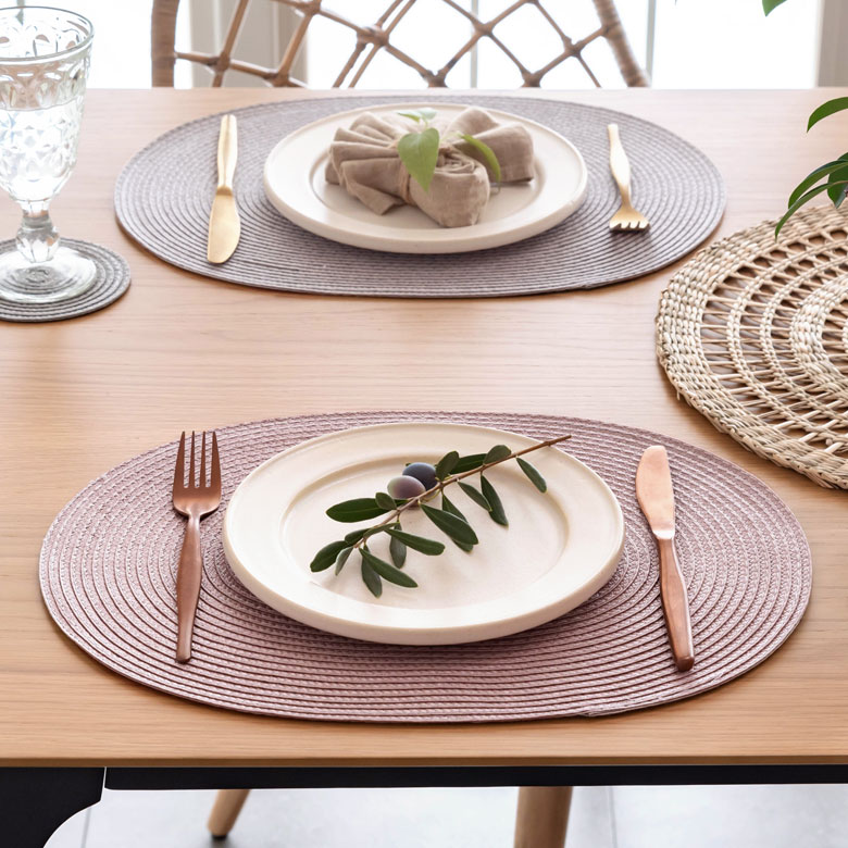 オーバル型プレースマット。ランチョンマット