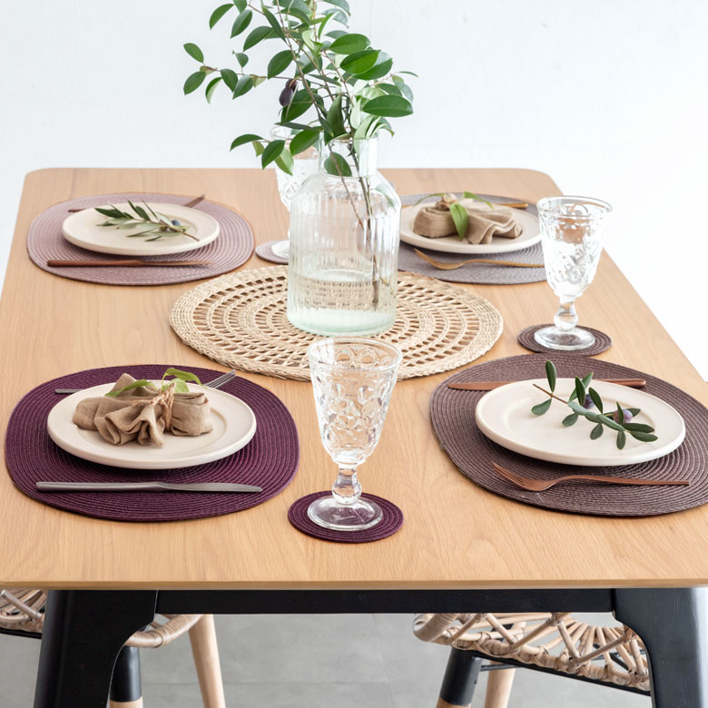 洗練感ただようダイニングテーブル