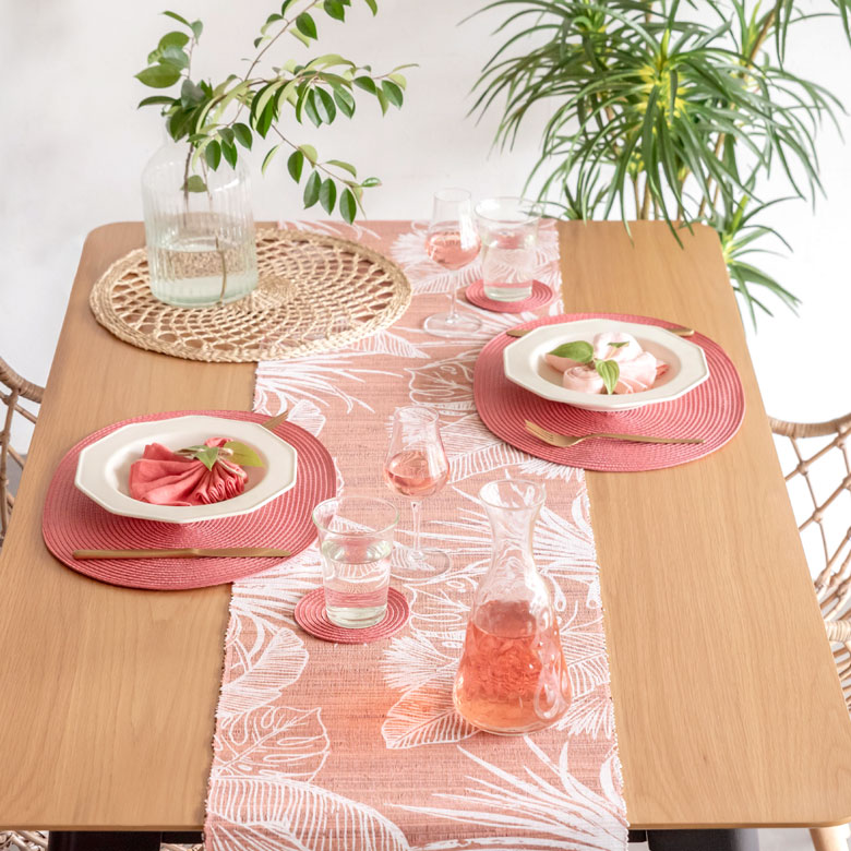 洗練感ただようダイニングテーブル