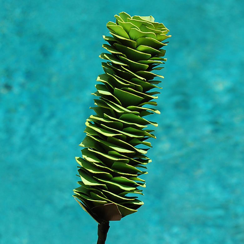 猫のしっぽみたいな可愛らしいアジアンオブジェ。