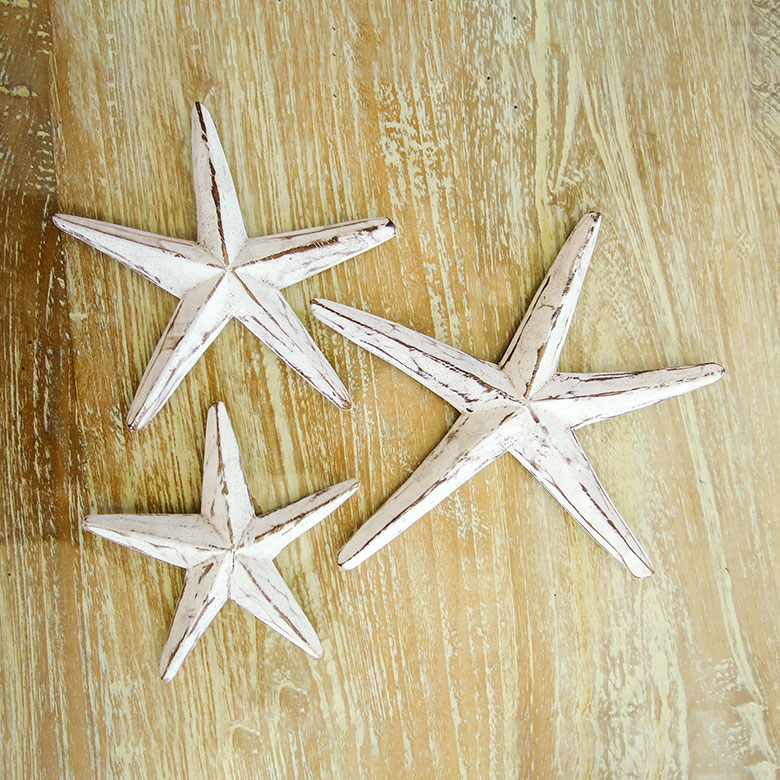 ウッド特有の温かみと、味のあるかすれたような風合いのホワイトウォッシュ加工で、ビーチリゾートの雰囲気たっぷりに仕上がっています。