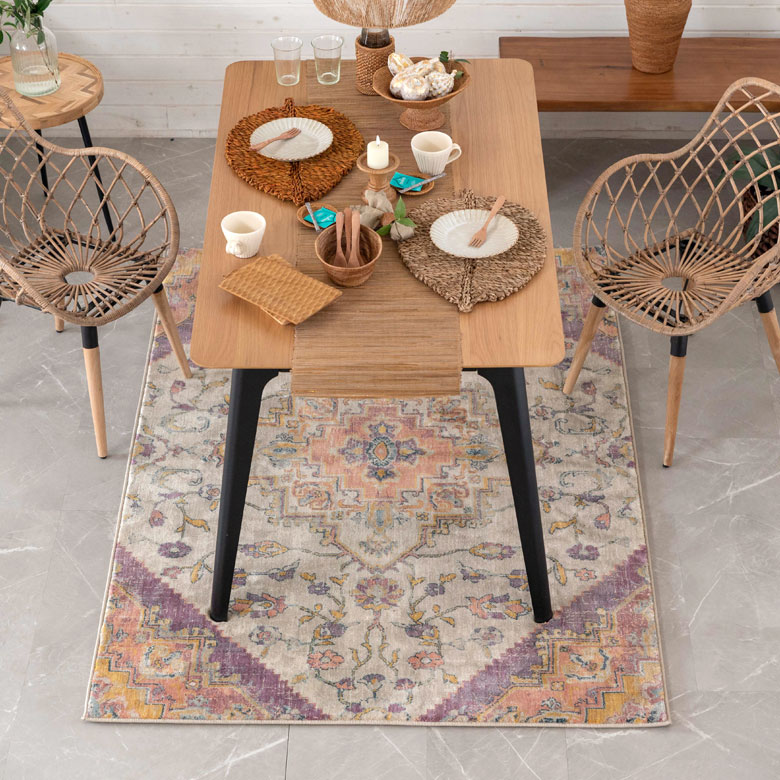 リビングやダイニングやベッドルームで活躍のラグ