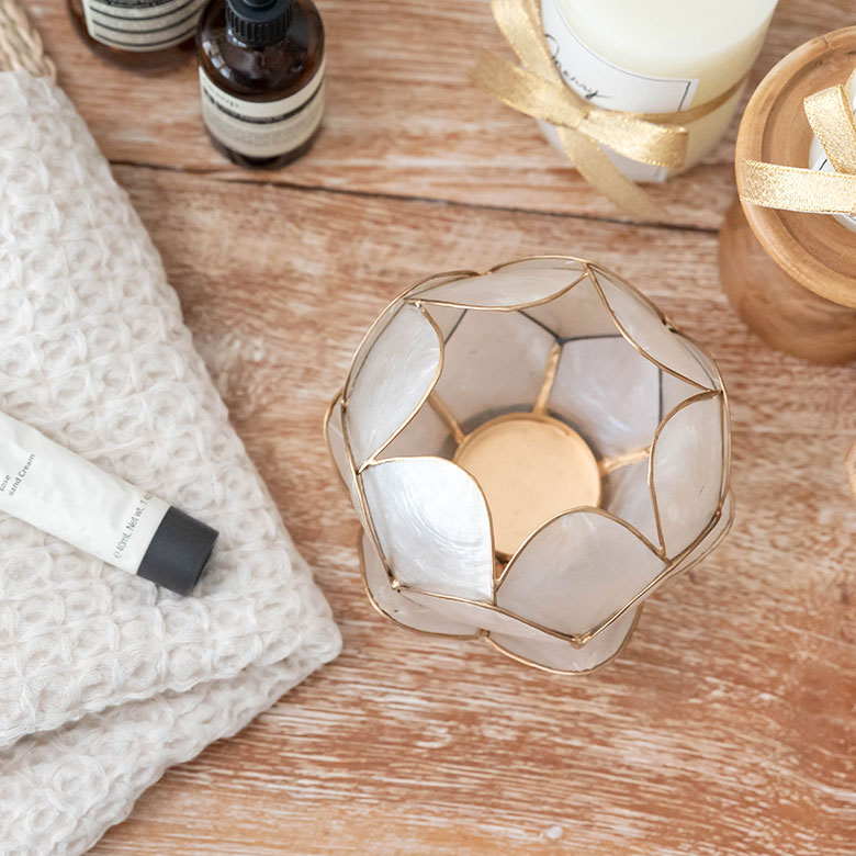 キャンドルに火を付けなくても、オブジェとしてお部屋を飾ります。