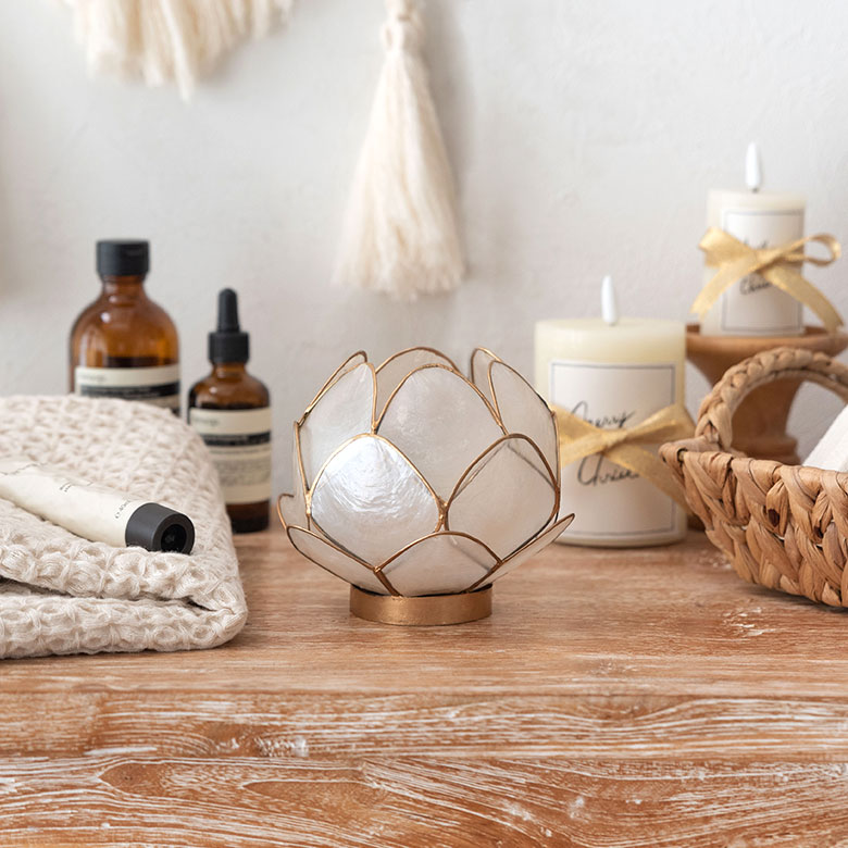 蓮のつぼみのようなキャンドルホルダー