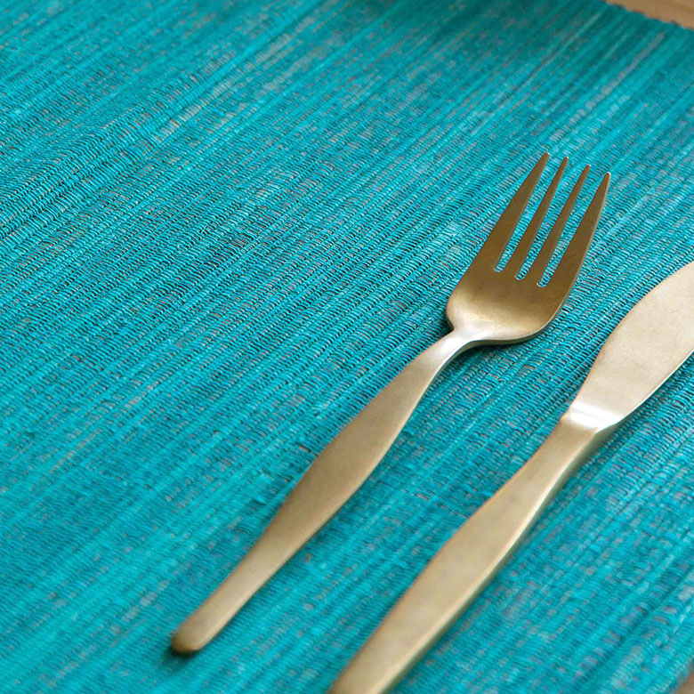 バリ島の職人により、ハンドメイドで編まれたランチョンマット。