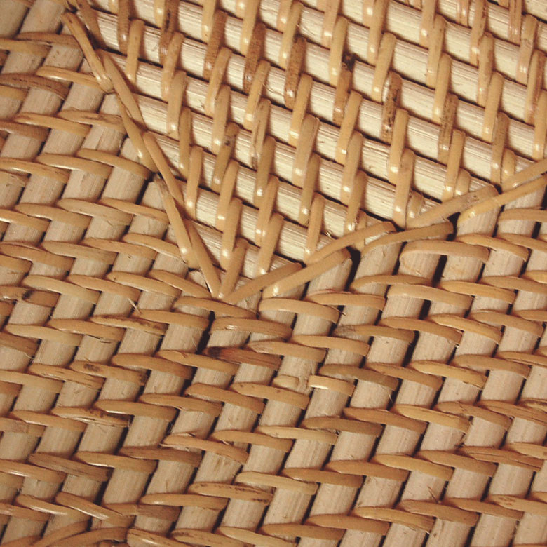 職人によって丁寧に編まれた、美しい編み目