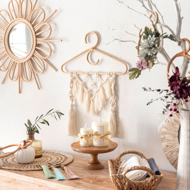 しなやかなのに丈夫で硬い、ラタンで出来たハンガー