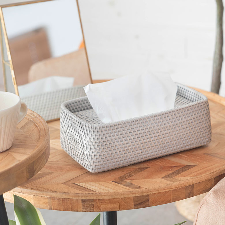 グレーがかったスタイリッシュなグレイッシュホワイト