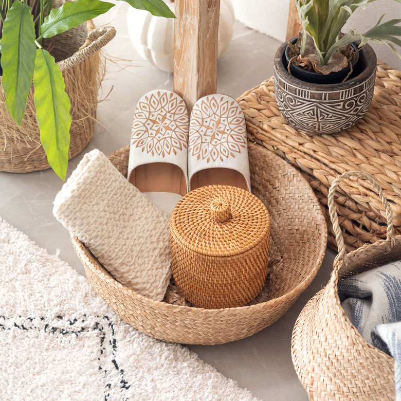 アメニティ収納もまるで本場のスパみたいな空間に