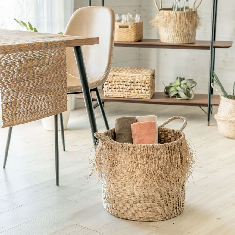 キッチンまわりのストック用カゴとして