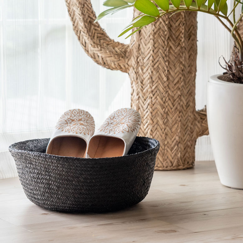 スリッパ入れや小物入れとして