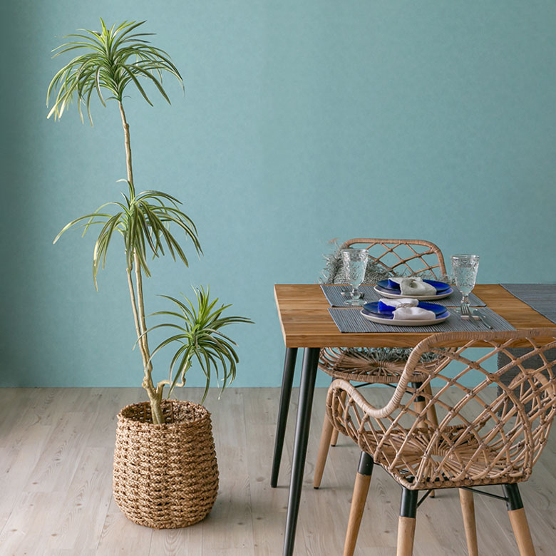 シーグラス（天然水草）を職人がひとつずつ丁寧に編みあげて作ったプランターカバー。