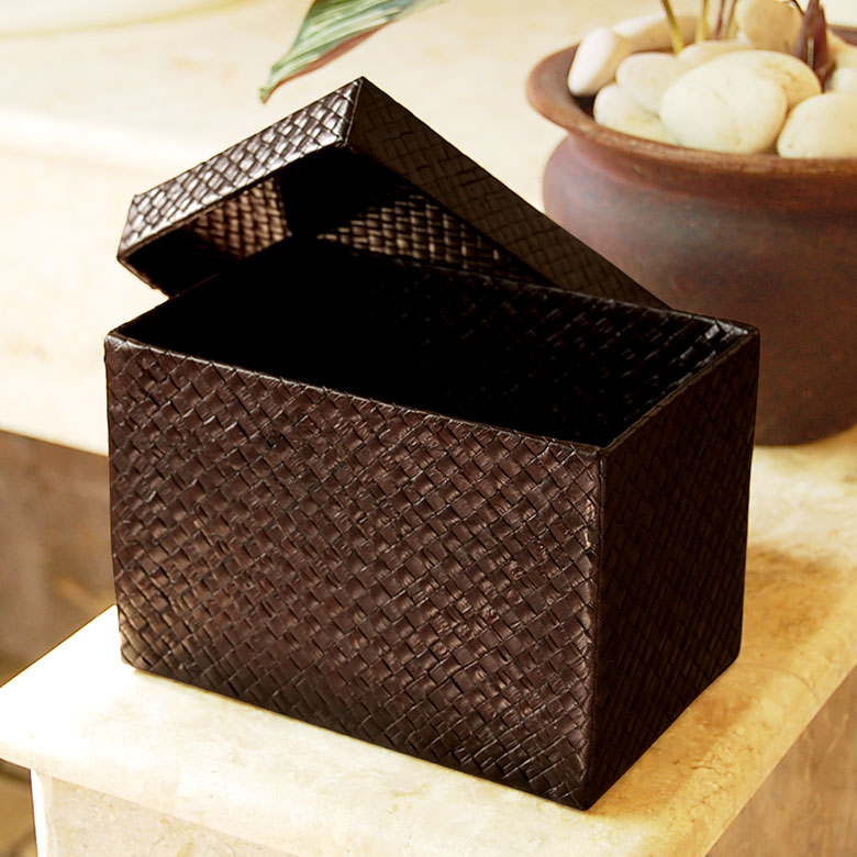 パンダンで編まれたフタ付き収納ボックス