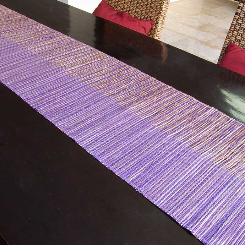 ウォーターヒヤシンスは、家具でも使われている丈夫な素材。