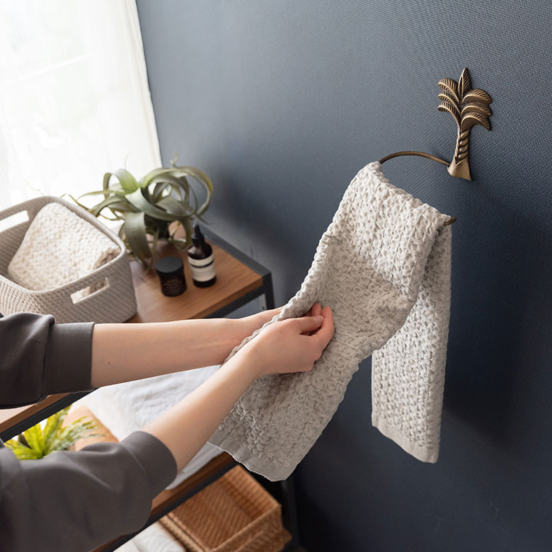 ヤシの木デザインのペーパーホルダー