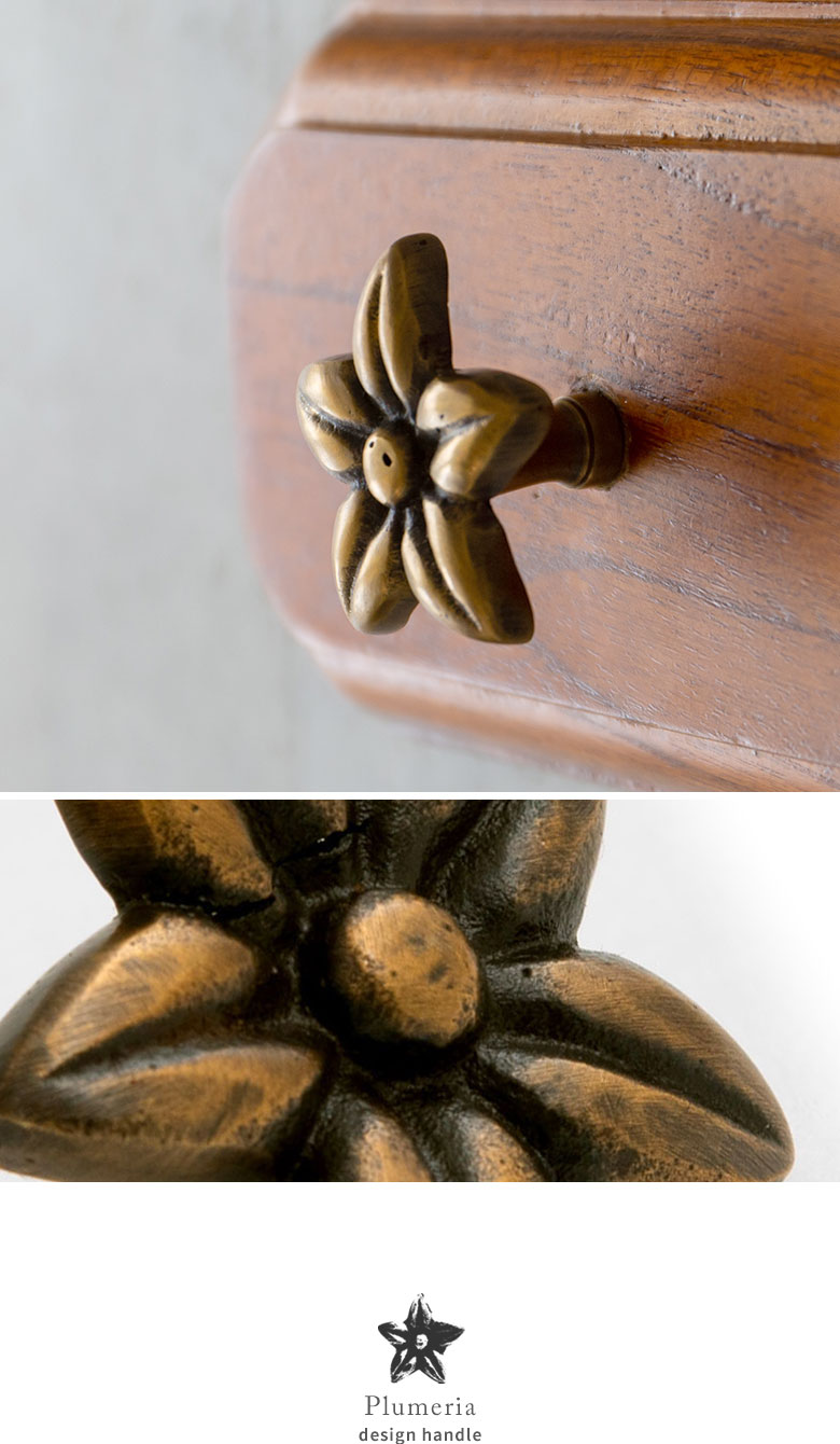 プルメリアをモチーフにした真鍮製のハンドル