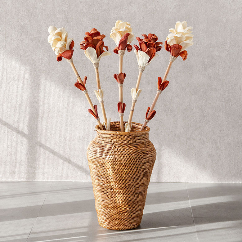 リビングやエントランスなどに飾ると、アジアンな雰囲気を演出。