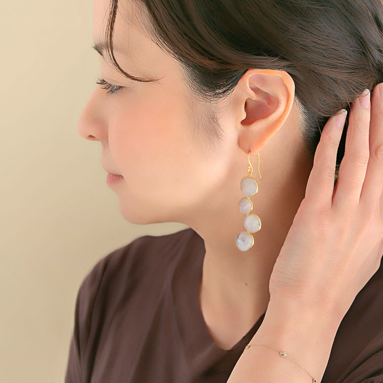 品のある石が華やかな印象