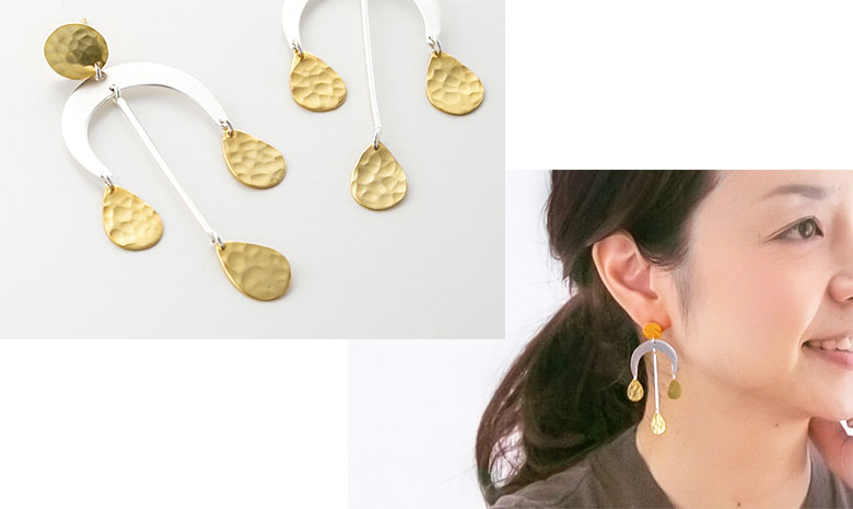 シルバーとゴールドのツートーンカラーの個性派ピアス。