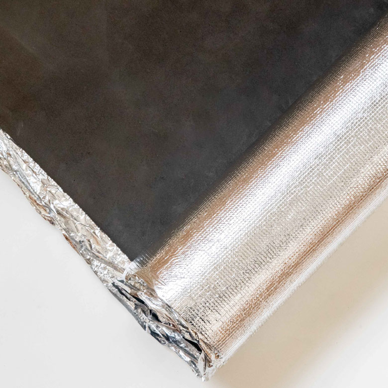 滑りにくく厚みを感じさせない