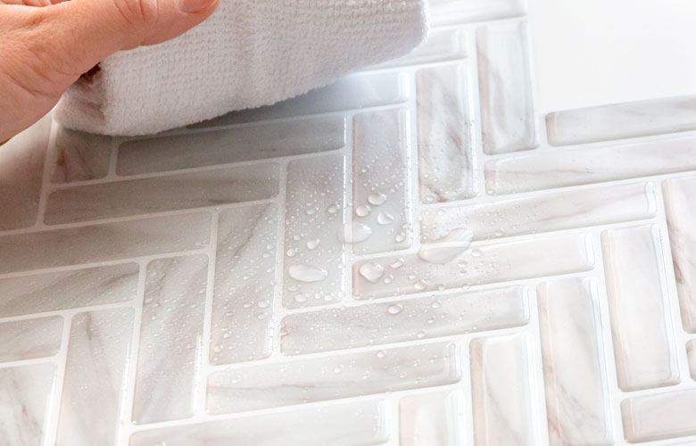 防水性で水拭きＯＫ！ キッチン周りにも