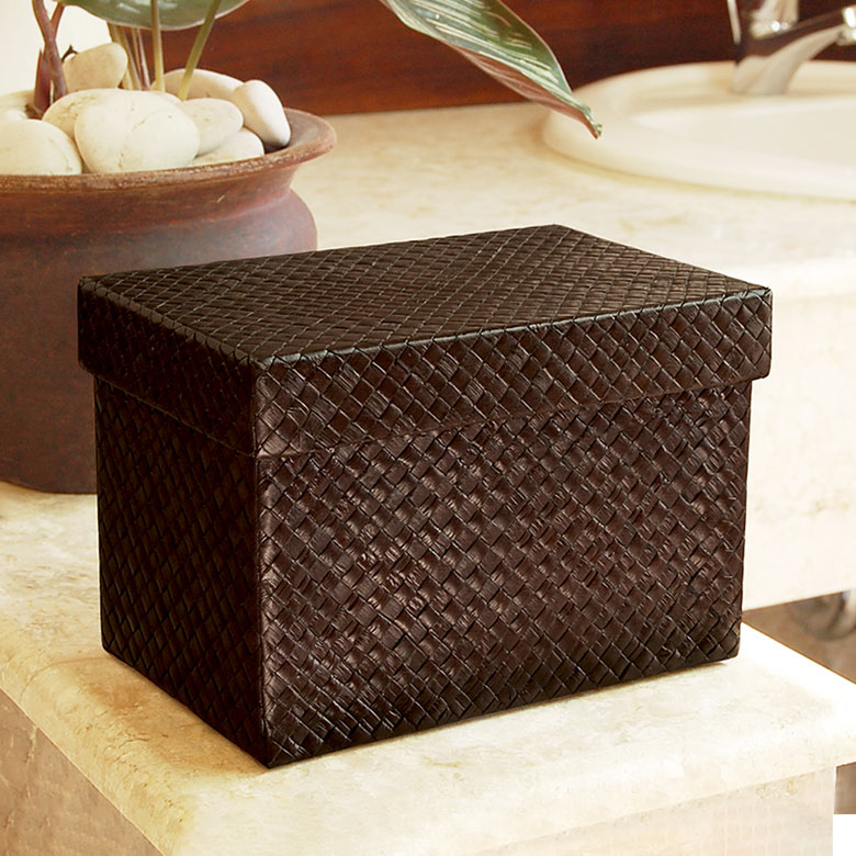 フタ付きなので、小物や化粧品などを収納するのにピッタリ。洗面所やリビングで活躍してくれます。