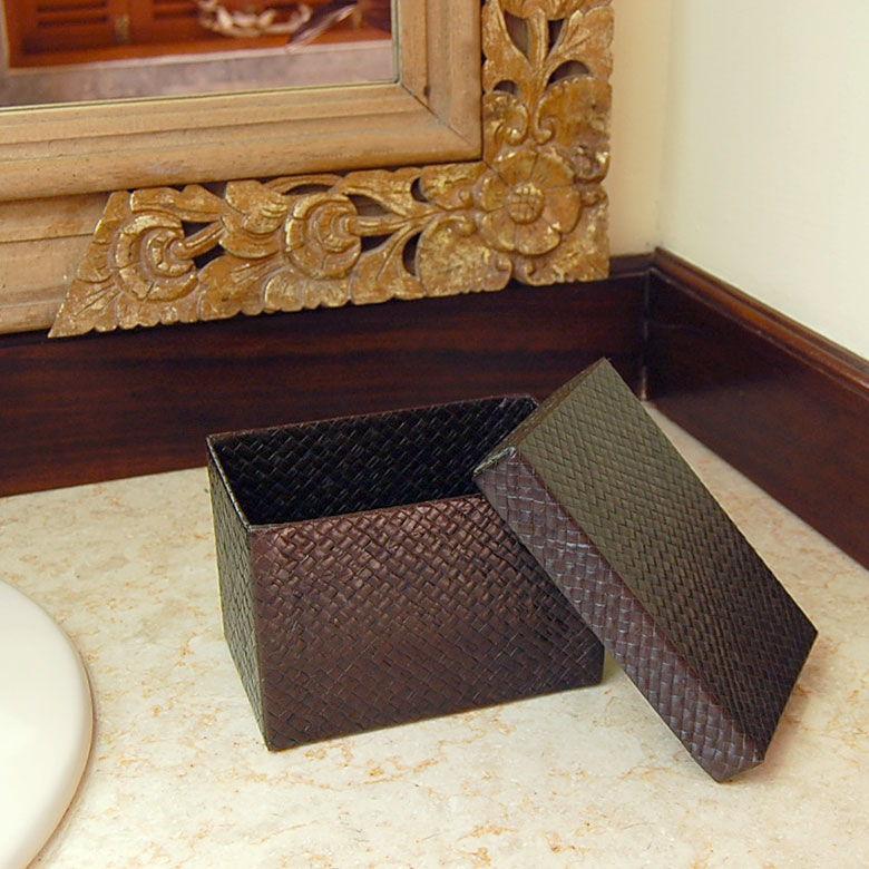 パンダンで編まれたフタ付き収納ボックス