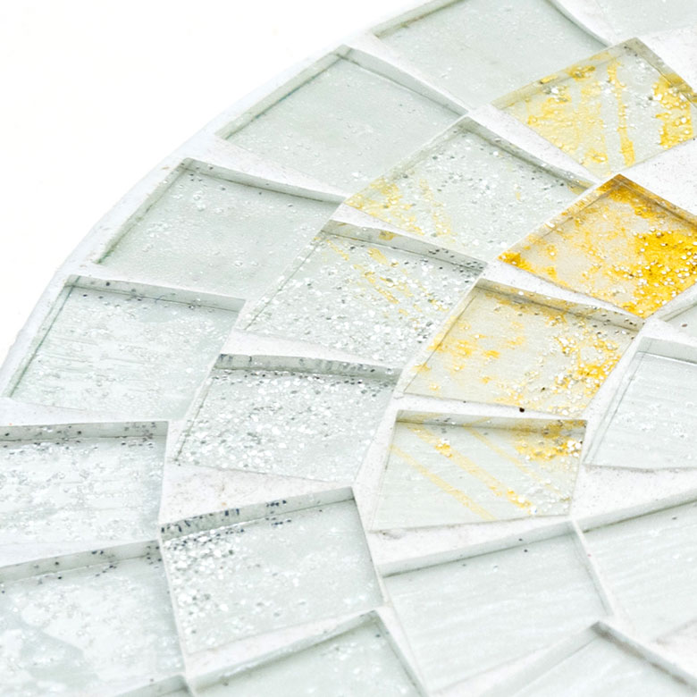 ホワイトにはラメが入っています。